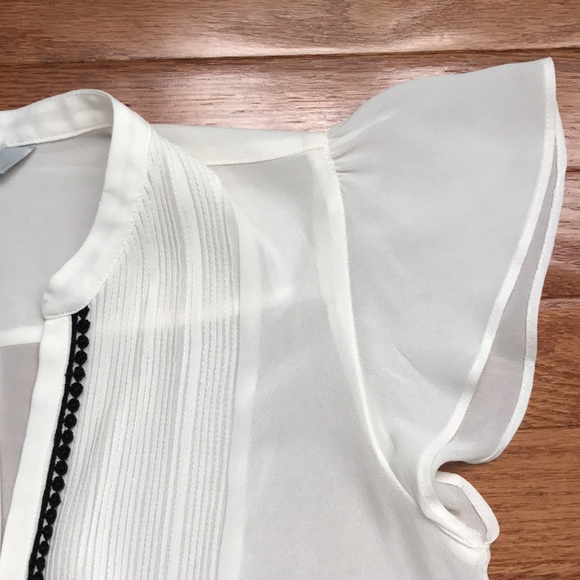 White Short Sleeve Button Dowb - Picture 5 of 11